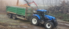 Verkauf von Waldhackgut durch die Firma Gnauer Agrardienst