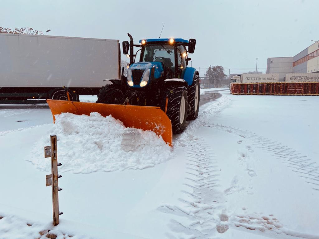 Winterdienst der Firma Gnauer Agrardienst
