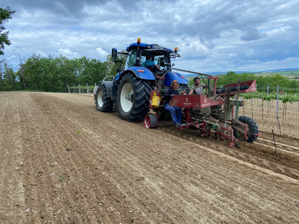 landwirtschaftliche Arbeiten der Firma Gnauer Agrardienst