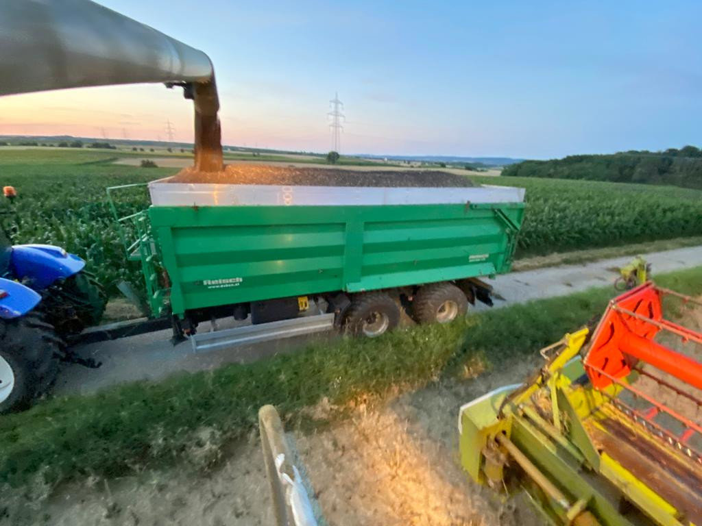 Arbeiten der Firma Gnauer Agrardienst