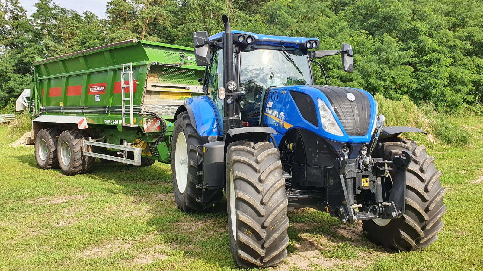 Fahrzeug der Firma Gnauer Agrardienst