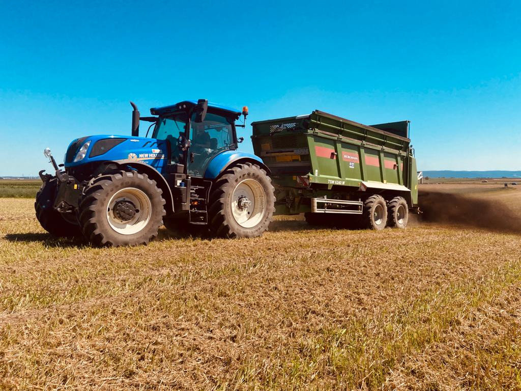 landwirtschaftliche Dienstleistungen der Firma Gnauer Agrardienst