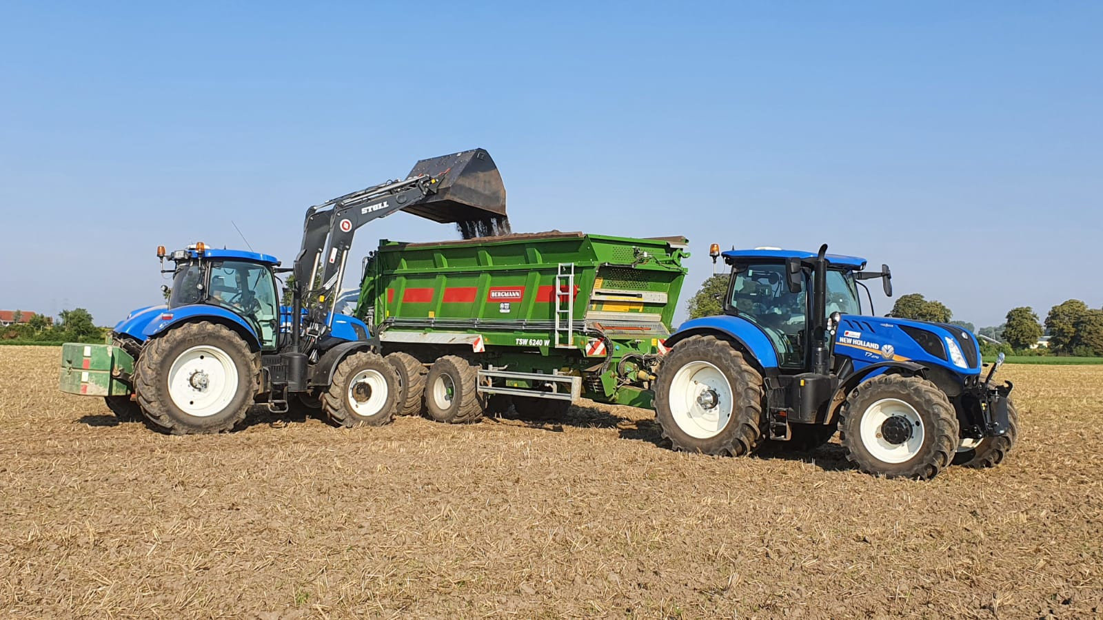 Traktoren der Firma Gnauer Agrardienst
