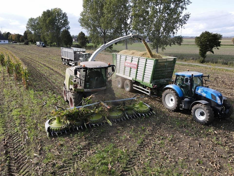 landwirtschaftliche Arbeiten der Firma Gnauer Agrardienst